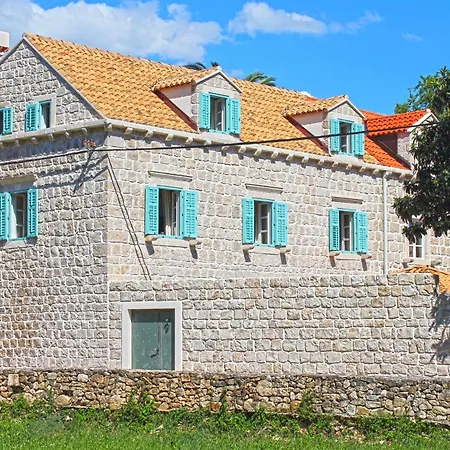 Beachfront House With Hot Tubcavtat, Dubrovnik - 25441 *