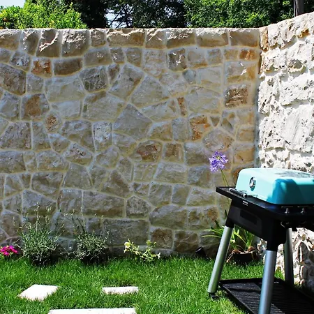 Beachfront House With Hot Tubcavtat, Dubrovnik - 25441 別荘