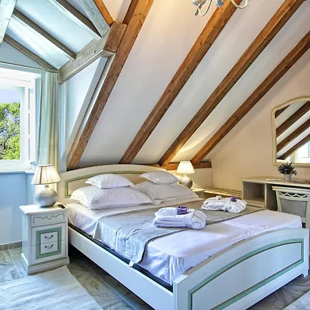 Beachfront House With Hot Tubcavtat, Dubrovnik - 25441 別荘 ツァヴタット