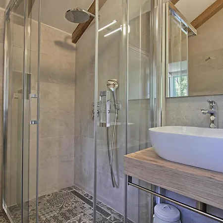 Beachfront House With Hot Tubcavtat, Dubrovnik - 25441 펜션
