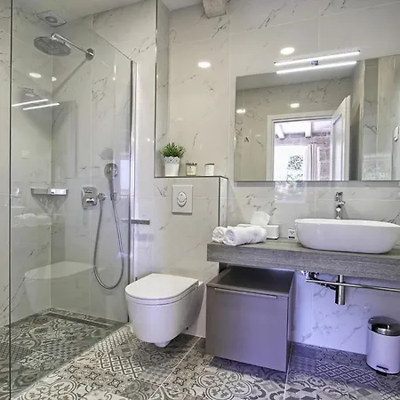 Beachfront House With Hot Tubcavtat, Dubrovnik - 25441 챠브타트
