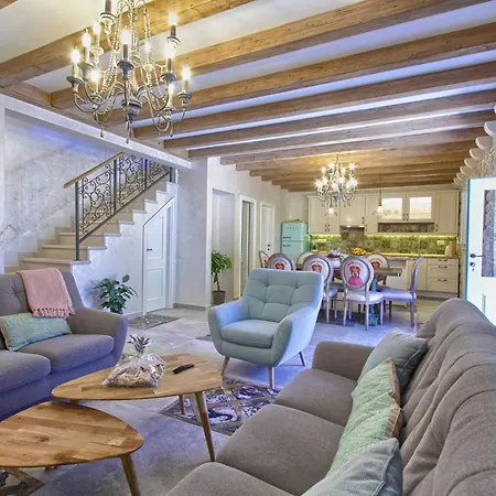 Beachfront House With Hot Tubcavtat, Dubrovnik - 25441 Nyaraló Cavtat